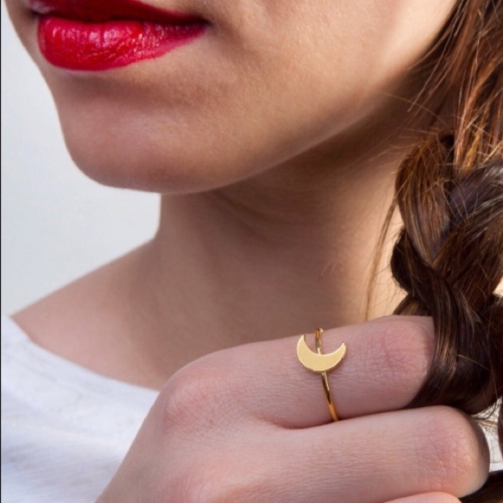 ✨ MAKE OFFER ✨ MINIMALIST GOLD CRESCENT MOON RING